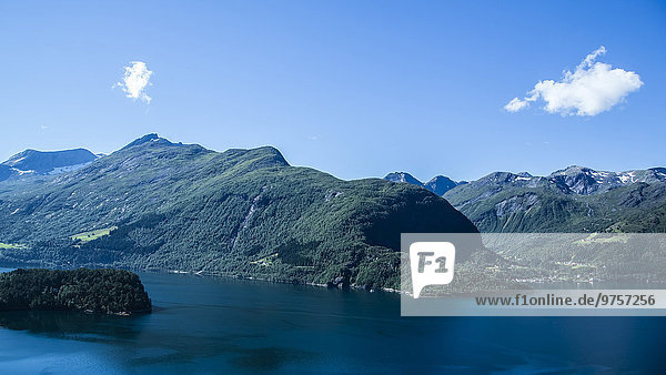 Norwegen  Alesund  Landschaft mit Fjord