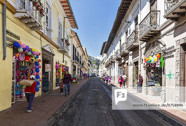 Ecuador Quito bunte Geschäfte in der Altstadt