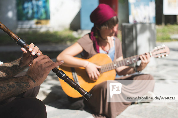 Bulgarien  Plovdiv  Straßenmusikanten beim Musizieren