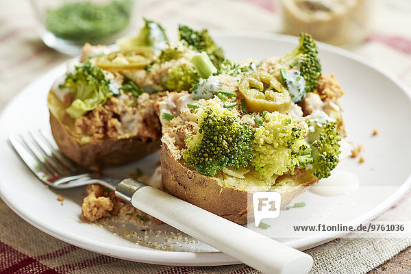 Ofenkartoffel mit Brokkoli  Sojajoghurt und veganem Parmesankäse