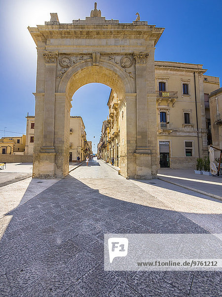 Italien  Sizilien  Noto  Porta Reale am Corso Vittorio Emanuele