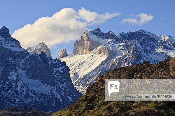 Nationalpark Berg Abend spät Ansicht Chile Cordillera del Paine Patagonien Südamerika