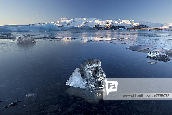 Nationalpark beleuchtet Winter Ecke Ecken Eisberg Vatnajökull Ansicht Nachmittag Eis Island Jökulsárlón Lagune Sonne