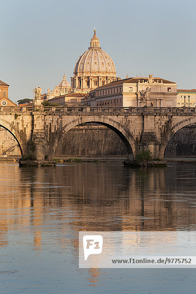 Rom Hauptstadt Europa Brücke Fluss Spiegelung Tiber Latium Basilika Italien