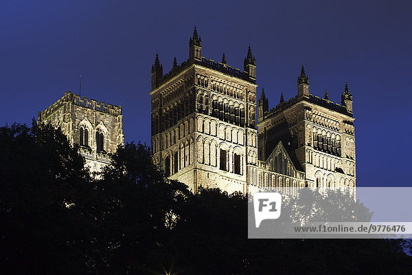 Europa Großbritannien Kathedrale UNESCO-Welterbe Flutlicht Durham Abenddämmerung England