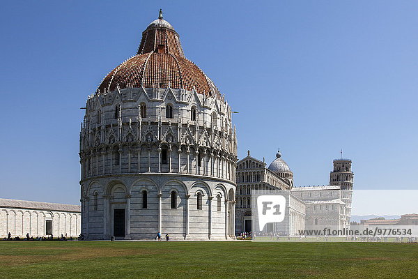 The Baptistery  Duomo and Leaning Tower  Piazza dei Miracoli  UNESCO World Heritage Site  Pisa  Tuscany  Italy  Europe