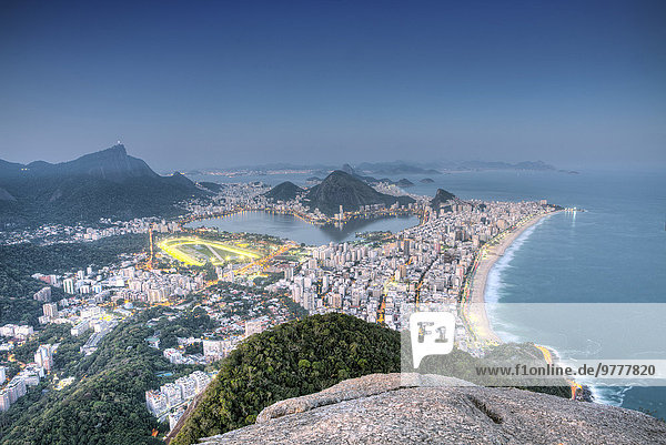 Strand Brotlaib Zucker Ansicht Brasilien Ipanema Rio de Janeiro Südamerika Dämmerung
