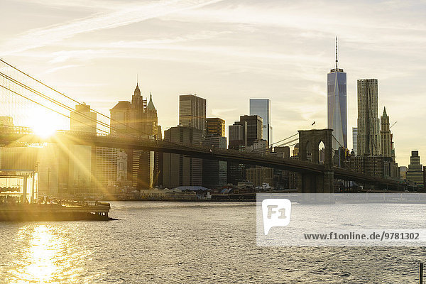 Skyline Skylines New York City Amerika Sonnenuntergang Brücke Nordamerika Verbindung Brooklyn Manhattan