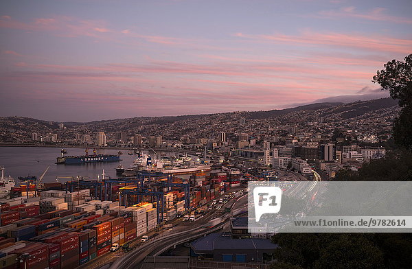 Hafen Großstadt Ansicht Chile Abenddämmerung Südamerika Valparaiso