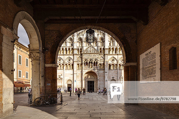 Europa Ansicht UNESCO-Welterbe Emilia-Romangna Kathedrale Palast Schloß Schlösser Ferrara Italien