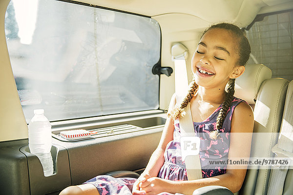 Sitzmöbel lächeln Auto mischen Mädchen Mixed Sitzplatz