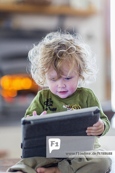 benutzen Europäer Junge - Person Tablet PC Baby