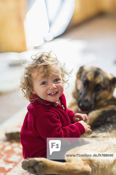 Europäer Boden Fußboden Fußböden Junge - Person Hund Baby spielen