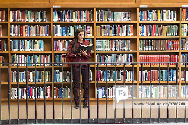 mischen Bibliotheksgebäude Student Mixed vorlesen
