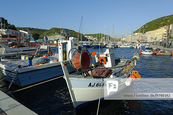 Hafen Marina von Bonifacio  Calanque de Fazio  Bonifacio  Département Corse-du-Sud  Korsika  Frankreich  Europa