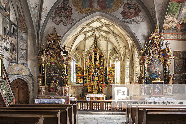 Spitalkirche zur Heiligen Dreifaltigkeit  Innenaufnahme  berühmter Flügelaltar von Jörg Lederer  spätgotisch  1520  Latsch  Vinschgau  Südtirol  Italien  Europa