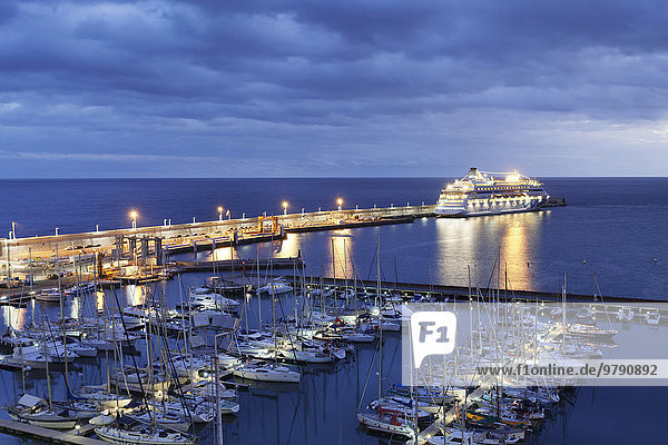 Hafen mit Kreuzfahrtschiff Aida  San Sebastian  La Gomera  Kanarische Inseln  Spanien  Europa