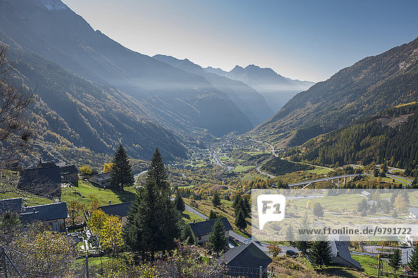 Tal Misox oder Val Mesolcina  Bündner Tal  Alpen  Mesocco  Graubünden  Schweiz  Europa