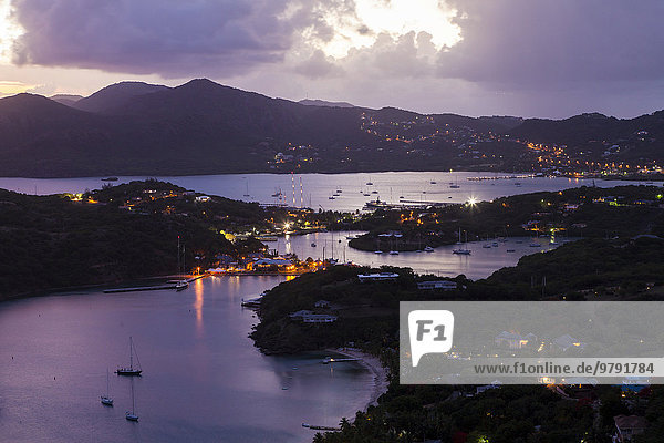 Sonnenuntergang von Shirley Heights  Ausblick über English Harbour  Antigua  Antigua und Barbuda  Nordamerika