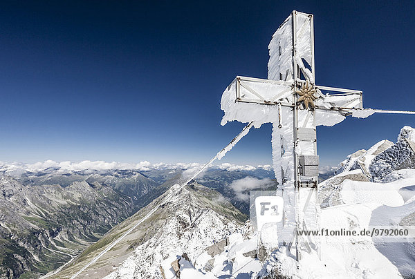 Gipfelkreuz auf dem Löffler  Zillertaler Alpen  Tauferer Ahrntal  Pustertal  Südtirol  Italien  Europa