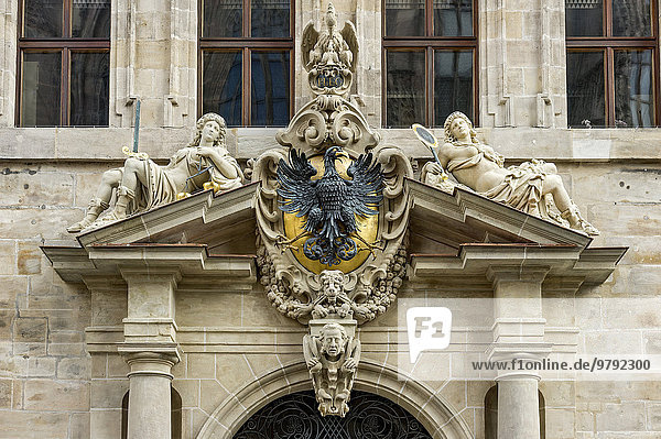 Wappen mit Adler und allegorische Figuren  Amt des Nürnberger Reichsschultheiß  altes Rathaus  auch Wolff'scher Bau  Altstadt  Nürnberg  Mittelfranken  Franken  Bayern  Deutschland  Europa