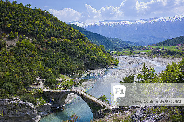 Römische Brücke von Benja über Fluss Shkumbin  Balkan  Balkan  Albanien  Europa