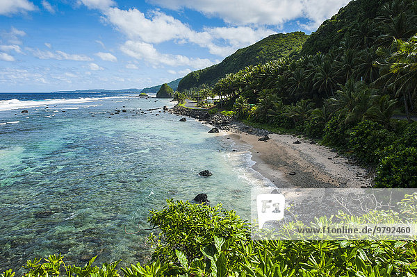 Felsstrand an der Ostküste der Insel Tutuila  Amerikanisch-Samoa  Südpazifik  Ozeanien