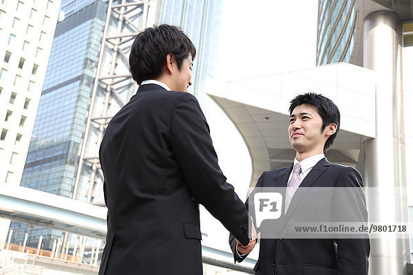 Japanese businessmen shaking hands