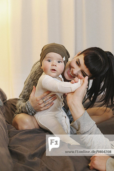 Interior zu Hause Zusammenhalt jung Mutter - Mensch Baby