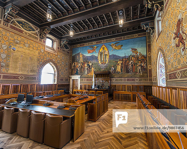Sitzungssaal mit historischem Gemälde  Regierungspalast  Palazzo Pubblico Governo  Stadt San Marino  San Marino  Europa