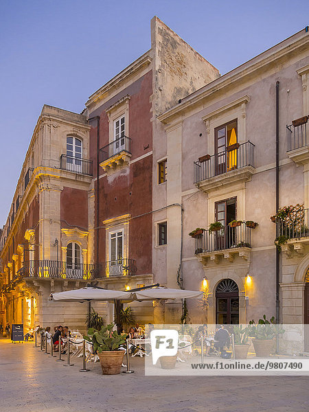 Cafes on Piazza Duomo  Piazza Duomo  La Vergine del Piliere  Syracuse  Province of Syracuse  UNESCO World Heritage Site  the island of Ortigia  Ortigia  Sicily  Italy  Europe