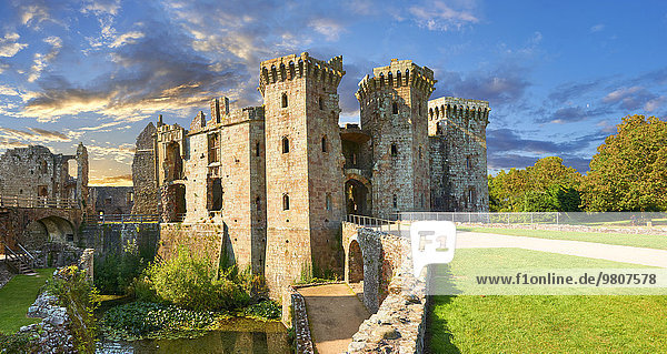 Raglan Castle  Castell Rhaglan  spätmittelalterliche Burg aus der Mitte des 15. Jahrhunderts  beim Dorf Raglan  Monmouthshire  Wales  Großbritannien  Europa