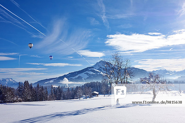 Ländliche Szene im Schnee  Kirchberg  Österreich