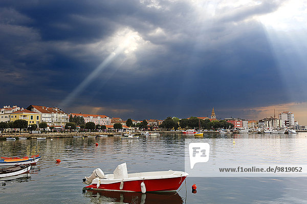 Kroatien  Istrien  Umag  Boot im Hafen