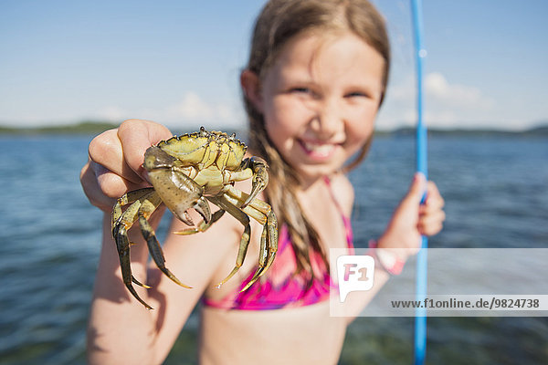 halten Krabbe Krebs Krebse Mädchen
