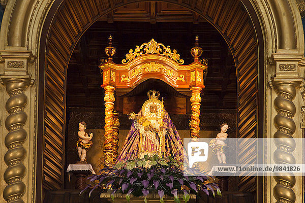 Schutzheilige der Kanaren  Virgen de la Candelaria in der Basílica de Nuestra Senora de la Candelaria im Wallfahrtsort Candelaria  Teneriffa  Kanarische Inseln  Spanien  Europa