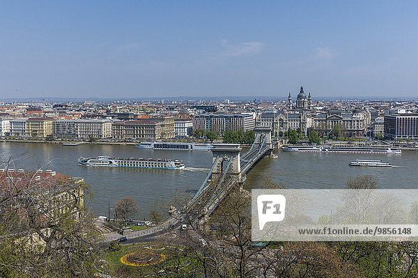 Ausblick vom St. György Platz über die Donau nach Pest  Buda  Budapest  Ungarn  Europa