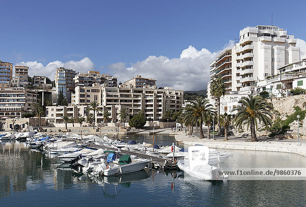 Bootshafen und Appartementhäuser  Porto Pi  Palma de Mallorca  Mallorca  Balearen  Spanien  Europa