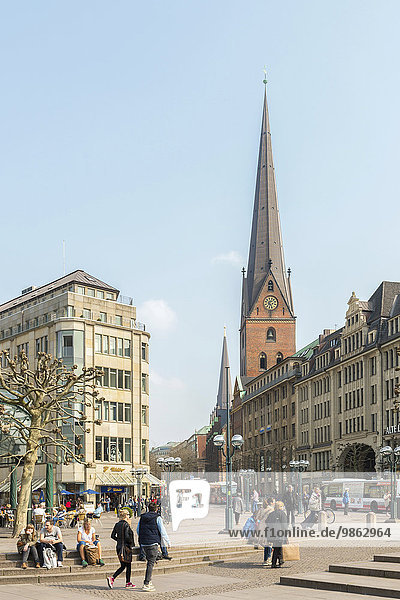 Sankt-Petri-Kirche mit Mönckebergstraße  Hamburg  Deutschland  Europa