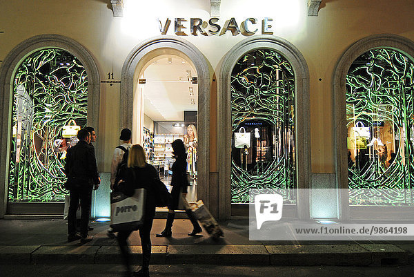 Italien  Lombardei  Mailand  Via Montenapoleone  Versace Modegeschäft