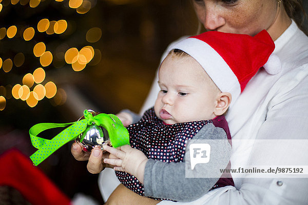 halten Close-up Weihnachten Dekoration Mädchen Mutter - Mensch Baby