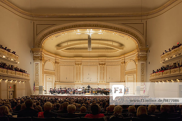 New York City Fröhlichkeit Amerika zeigen Halle Verbindung Menschenmenge Orchester