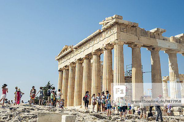 Athen Hauptstadt zwischen inmitten mitten Tourist Säule Akropolis