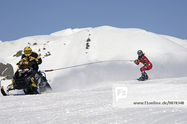 Teamwork Winter Mann Snowboard Berggipfel Gipfel Spitze Spitzen Wettbewerb üben See Frau Arktis