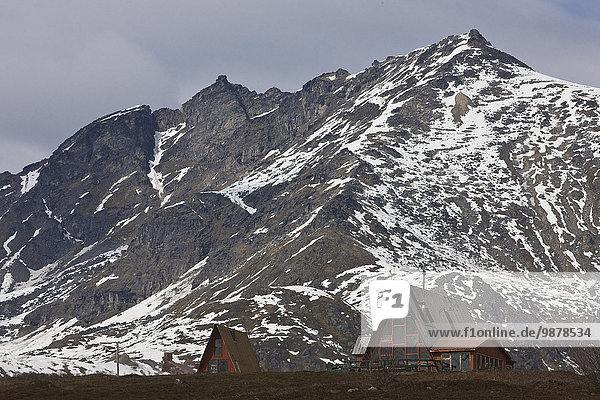 Berg Chalet umgeben Henne Talkeetna Alaska Schnee