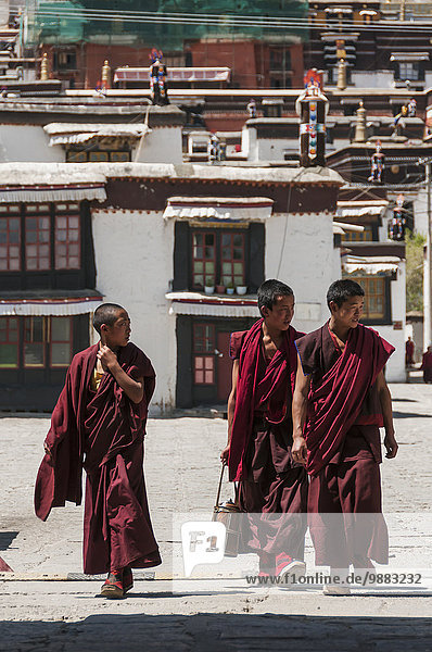 gehen jung 3 Mönch Kloster Tibet