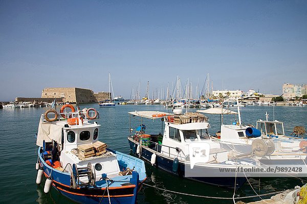 Fischerboote im Hafen  Mykonos  Kykladen  Griechenland