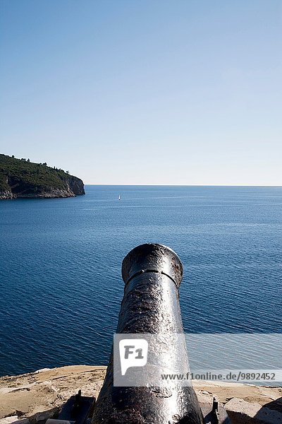 Alte Kastellkanone Richtung Mittelmeer  Dubrovnik  Kroatien