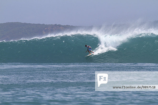 Indonesien Insel Lombok Surfer