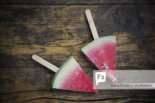Zwei Wassermelonen-Popsicles